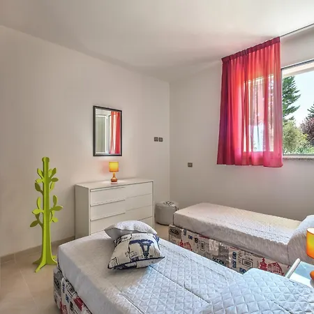 Belvilla By Oyo With Swimming Pool تافوليا