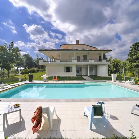 Belvilla By Oyo With Swimming Pool * Tavullia